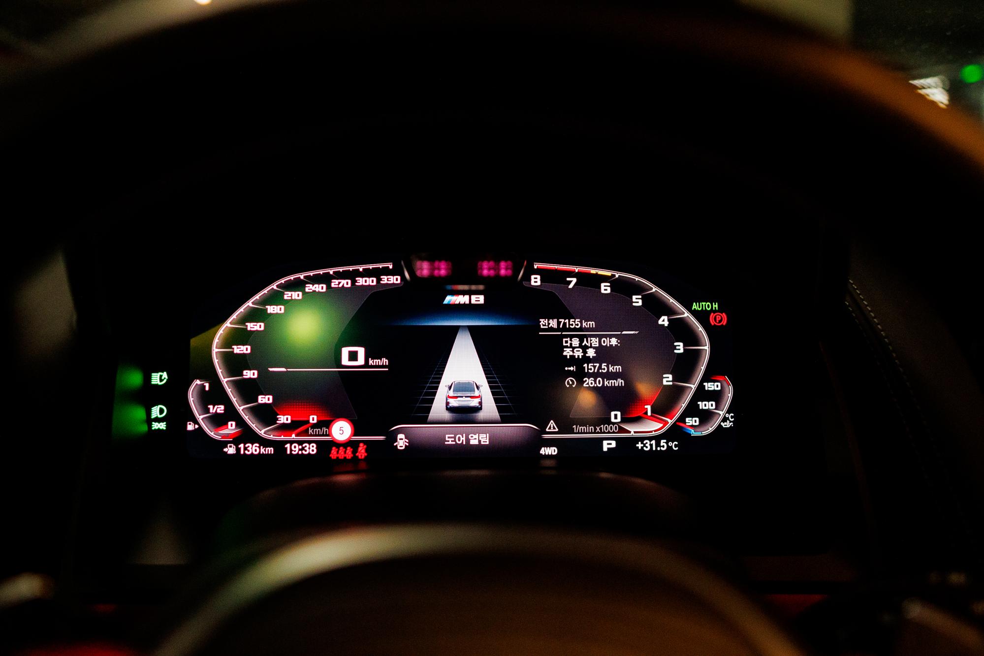 BMW M8 фото 