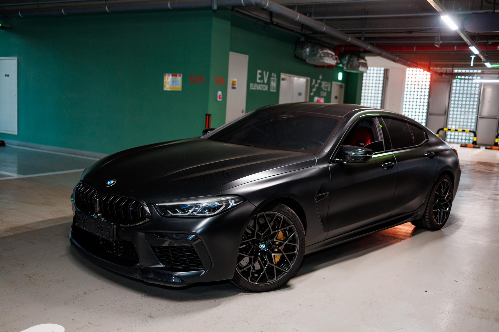BMW M8 фото 